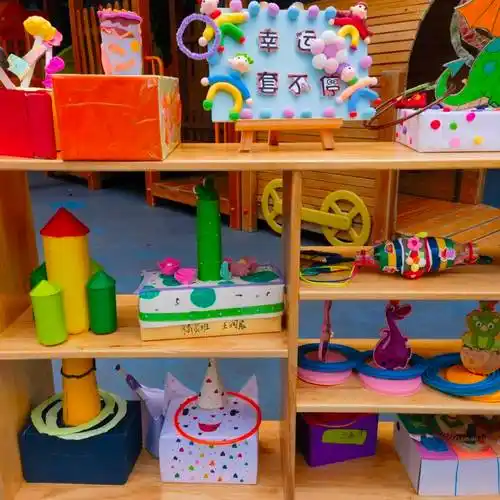 彭山区机关幼儿园开展亲子自制"地域民间传统体育游戏"器械展评活动