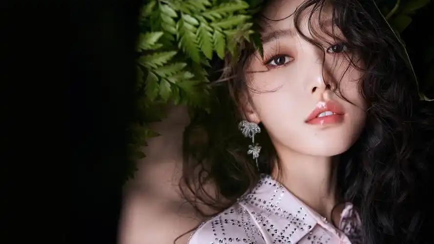 壁纸方法:鼠标右击-图片另存为-保存相关高清壁纸关键词:姜贞羽壁纸