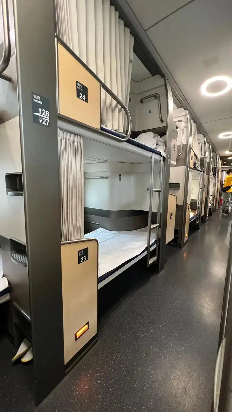 纵向动卧,太库辣.飞机无限晚点,无意间改为高铁08,才发现是 - 抖音
