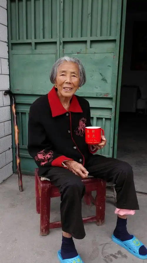 今天是母亲节,我们的母亲虽然离我们远去,但她老人家的音容笑貌,慈祥