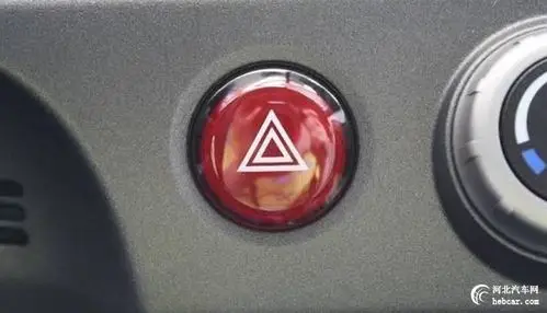 开关双闪灯有学问 否则扣分罚款等着你!_汽车知识 用车-河北汽车网