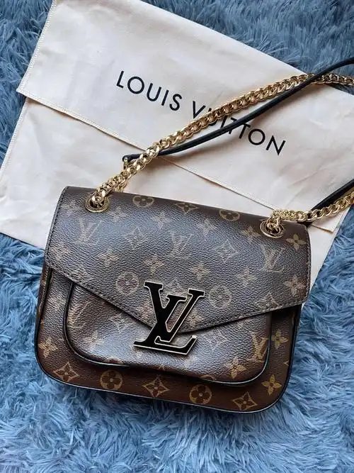 第一个lv包包2021新款邮差