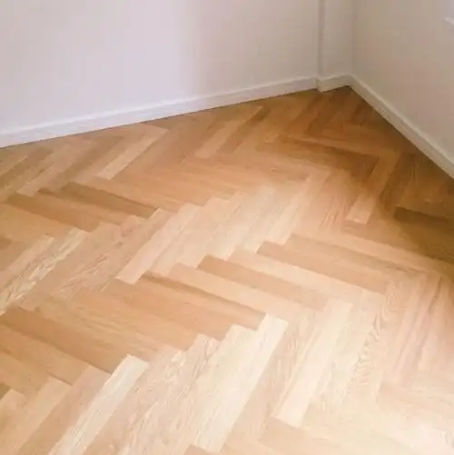 今天家里地板要铺好了,有点样子了