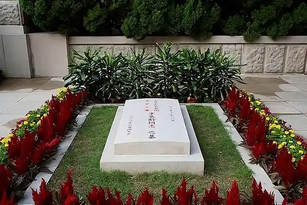 在宋子文墓前哭诉:宋家人为何都葬在这里|二战|宋霭龄|银行家|三姐妹