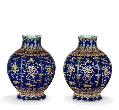 瓷器在当今拍卖行常有出现,一些传世珍瓷,反映了清代传统制瓷艺术的最