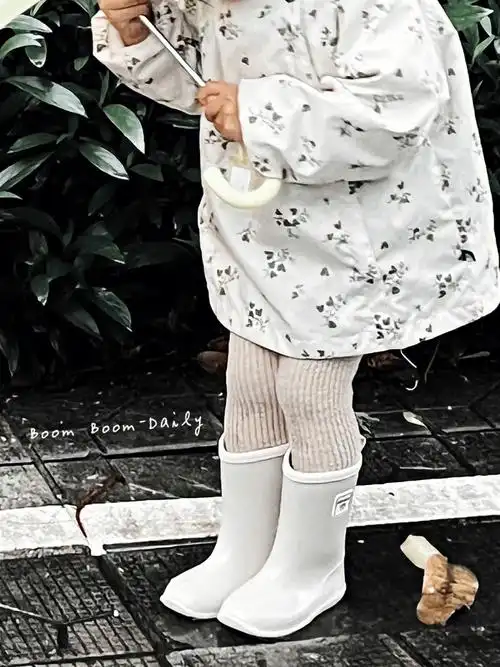 都给我冲这套ins风踩水装备雨天踩泥坑必备