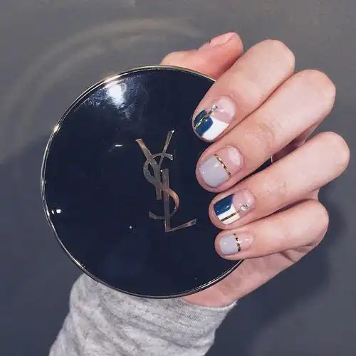 半法式拼色美甲