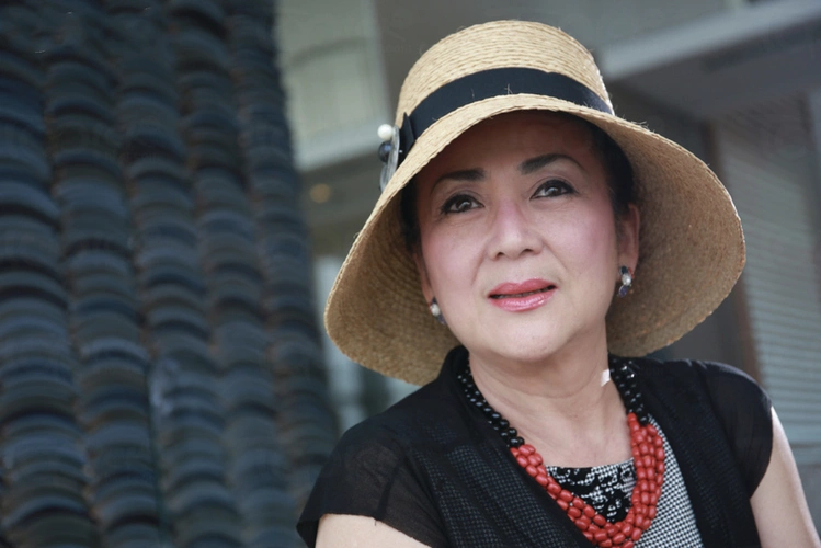 冯宝宝为谢贤夺影帝感骄傲,感谢对方提携,称60年后再合作很神奇_演出