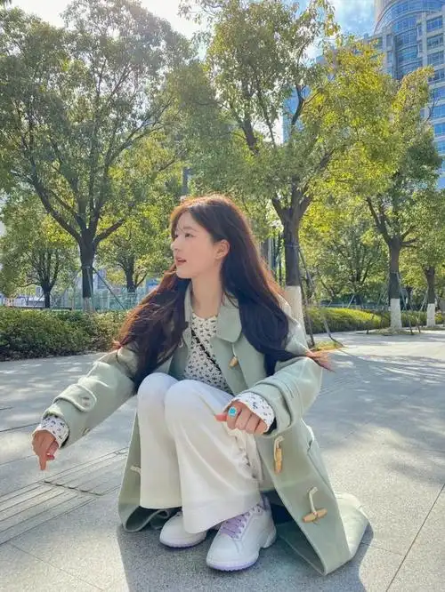 赵露思的穿搭,像春日一样明媚