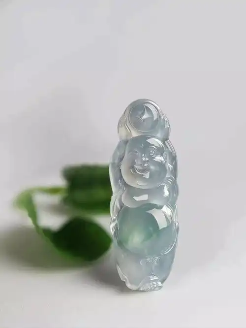 大肚能容笑口常开翡翠弥勒佛欣赏
