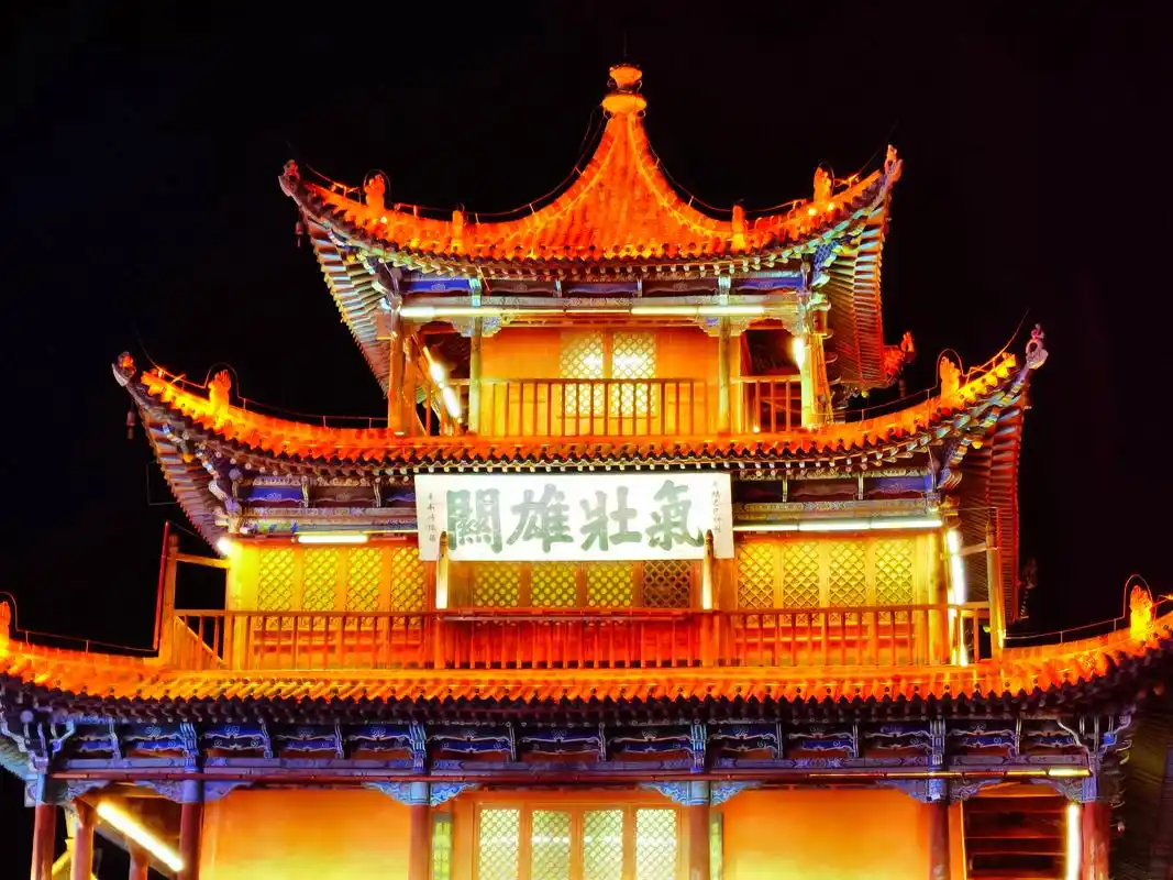 酒泉钟鼓楼 | 历史长河中流淌的瞬间 酒泉钟鼓楼,是酒泉的地 - 抖音