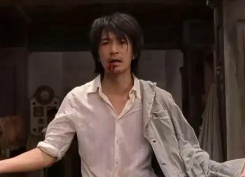 周星驰的电影如此深入人心,为我们童年的画卷上划下了一个快乐的笑脸.