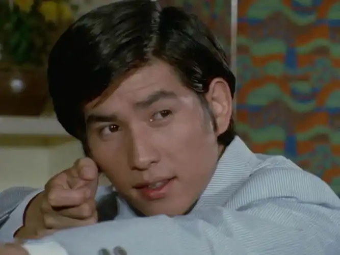 那也是小鲜肉一枚,只是除了泰罗奥特曼tv,再也没有见过其演员筱田三郎