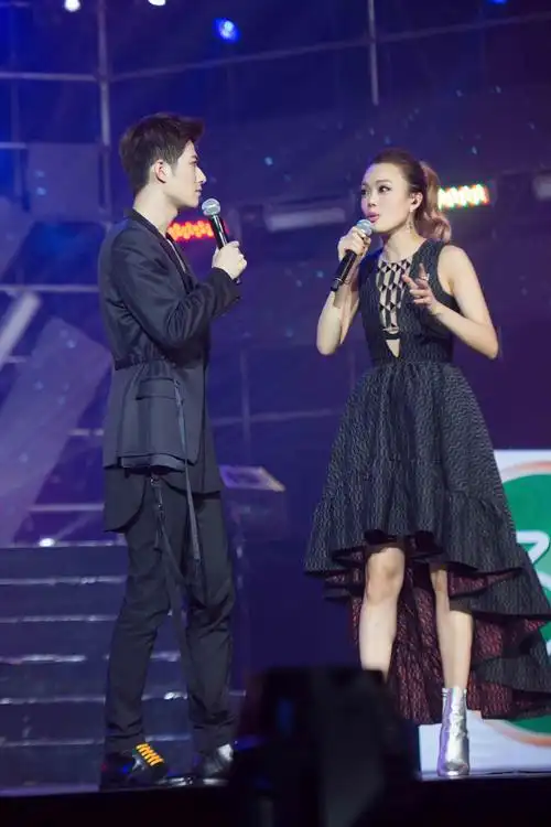 英文歌 男女合唱 rap_一个综艺节目男女合唱歌_男女合唱悲伤英文歌