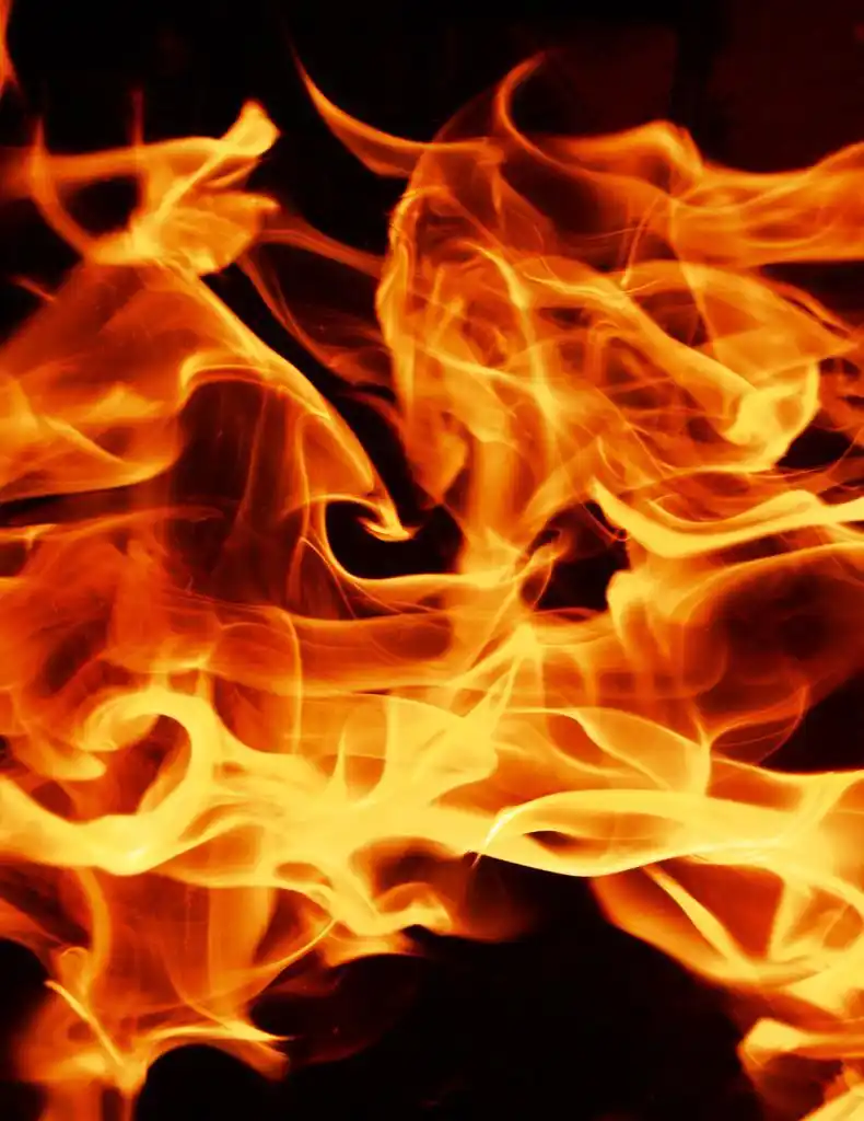 火焰图案与黑暗与光明的斑点.可以用作壁纸