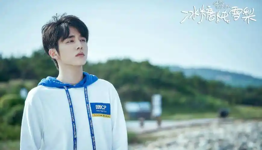 《冰糖炖雪梨》棠雪妈晒一家四口剧组照,男主张新成暴露真实身高_剧集