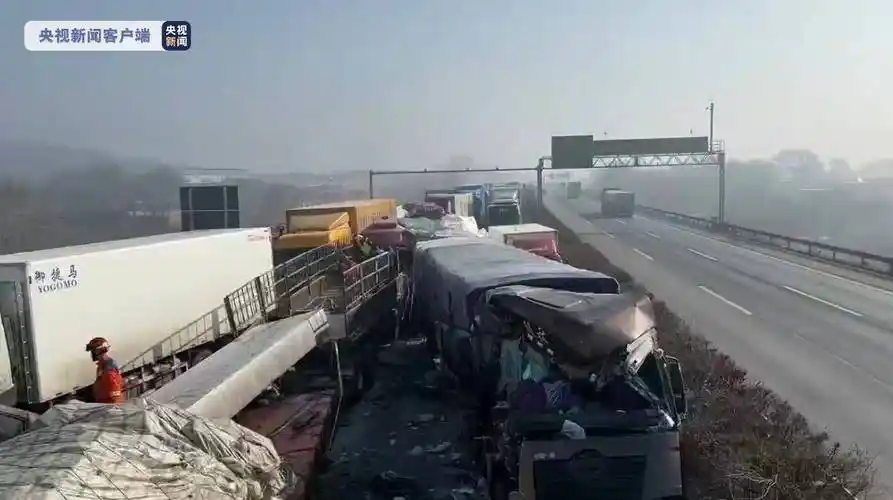受大雾影响京沈高速锦州段发生多起交通事故 拥堵近20公里