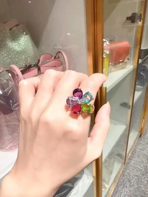 宝格丽花朵戒指