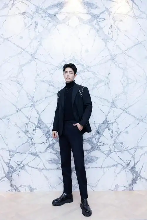 肖战cue身材#有请肖战大长腿系列!