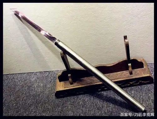 「鉴赏」短款花纹钢焠蓝棍刀