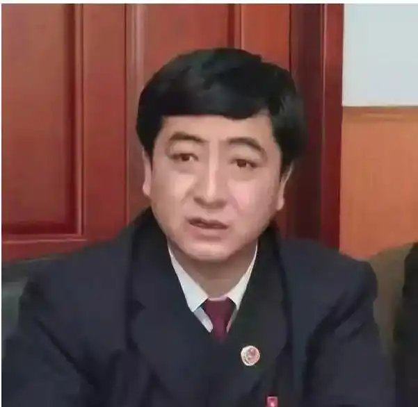 副检察长是"黑老大",扫黑除恶容不下玩"无间道"|新京报快评