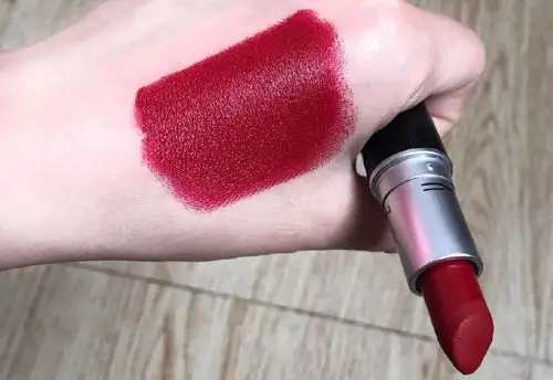 mac俄罗斯红russian red 612试色评测,免费领取同款口红小样