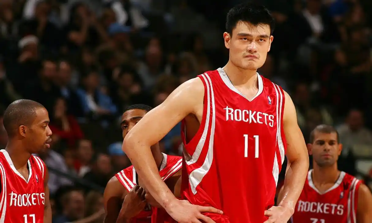 名人堂姚明:"中国红"在nba赛场永飘扬-国际在线体育频道