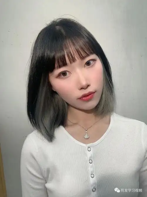 2021夏天超火的挂耳染短发