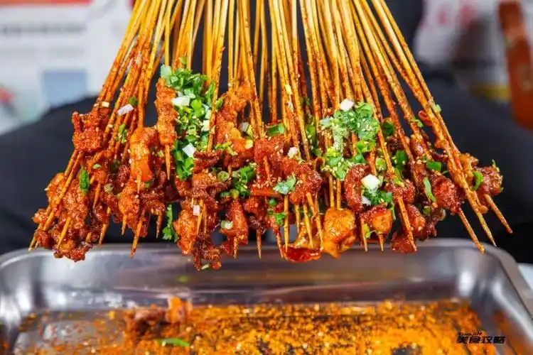 9元抢102元双人餐!风靡乐山的"油炸串串",①脚踏回80年代!