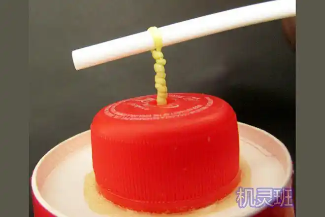 弹力小实验:纸杯橡皮筋简单自制旋转玩具(步骤图解)