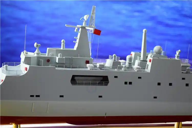 艺晨071级船坞登陆舰沂蒙山长白山号井冈山号昆仑山号登陆舰成品模型