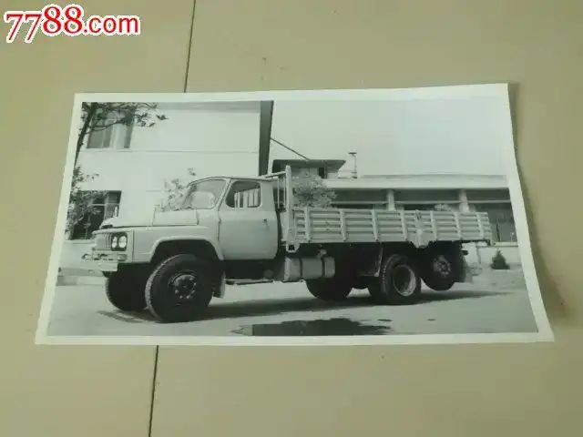 老照片-东风140车有后轮车