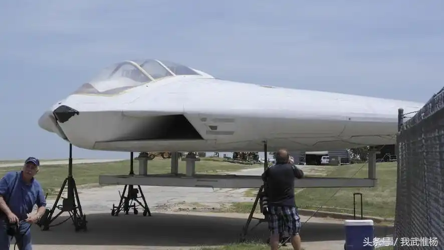 美国海军准备用它来替换a-6攻击机,重视程度不可谓不高