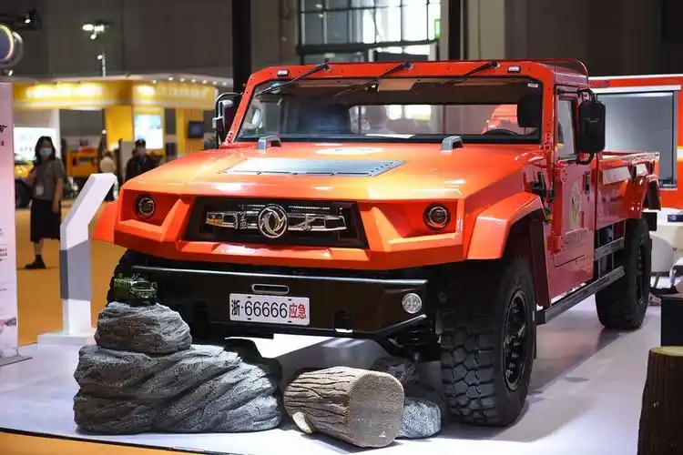 东风猛士m50民用版越野车首秀长三角国际应急减灾和救援博览会