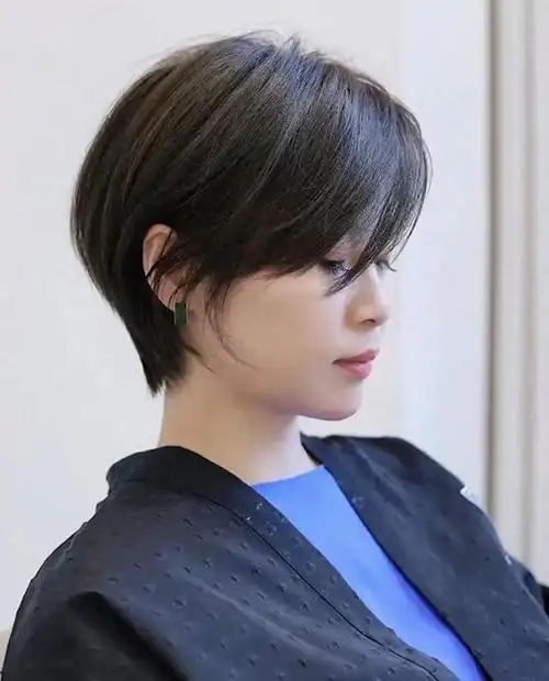 40-50岁女性必备:洋气短发大揭秘,焕发成熟风韵的发型新选择