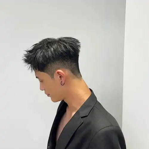 清爽干净的男生短发