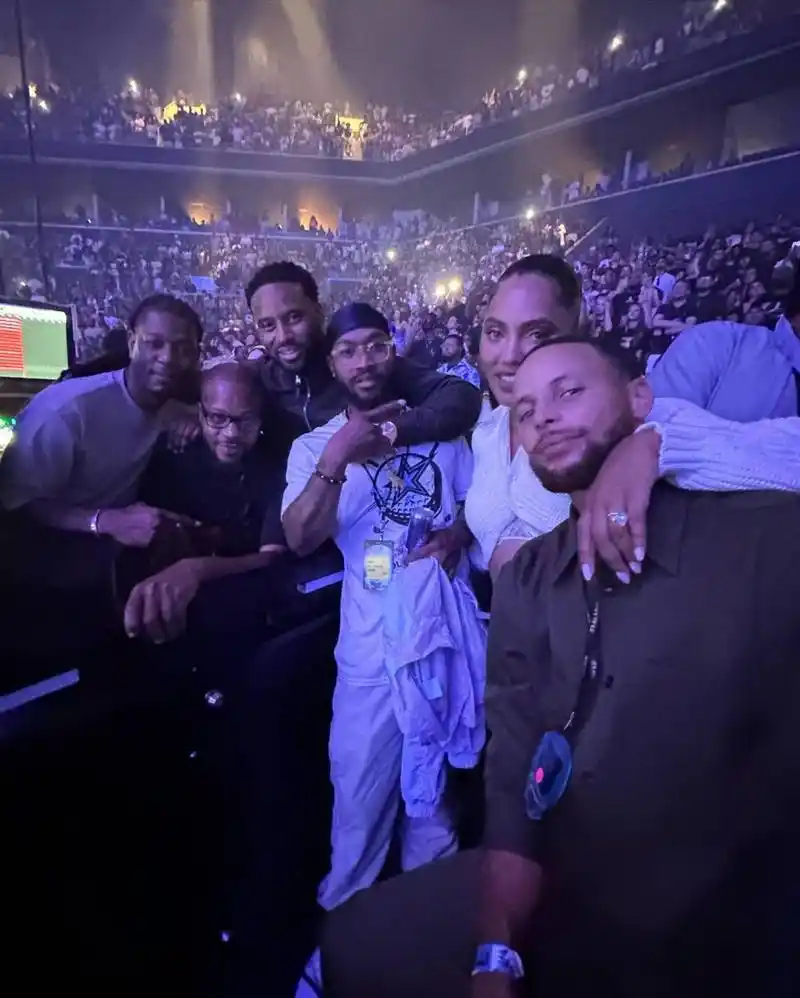 昨天库里一家去看了drake的演唱会 (第一张照片还是妹夫拍的~)#库里