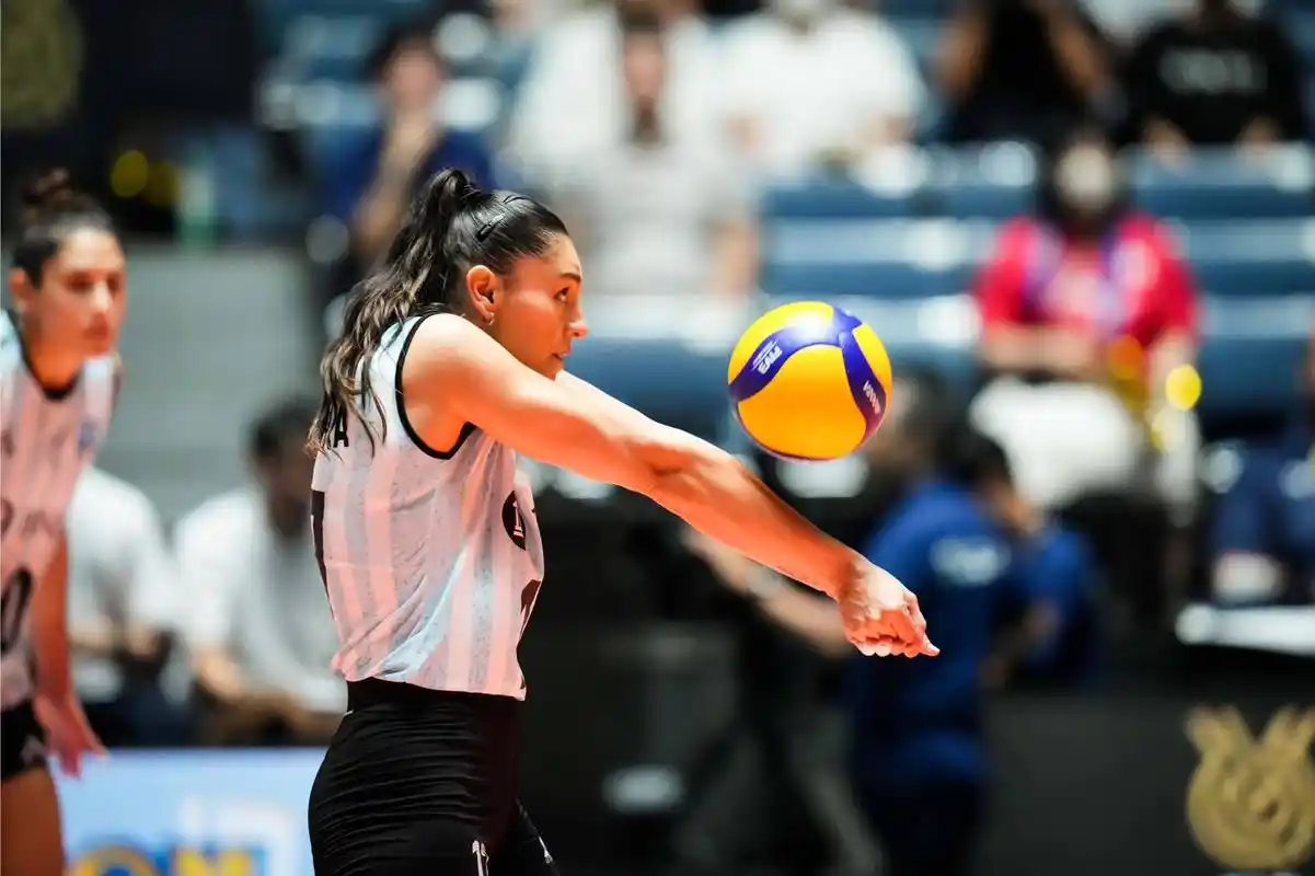 阿根廷女排3-2送秘鲁女排7连败,两队结束奥运资格赛  #女排# 北京时间