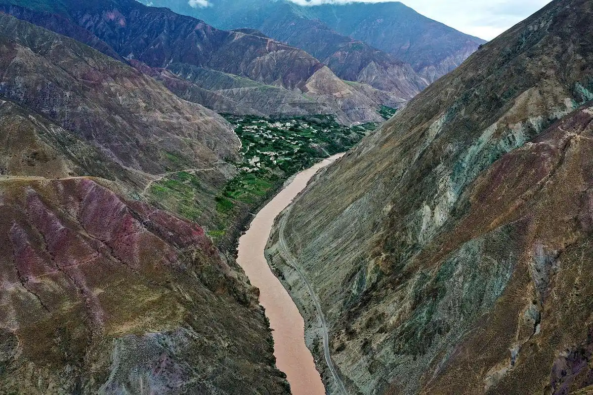 粉丝投稿:我的第一站是雄伟壮观的雅鲁藏布江大峡谷.