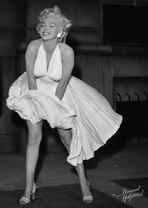 1955年的《七年之痒》则是玛丽莲·梦露事业的分水岭和里程碑,她著名
