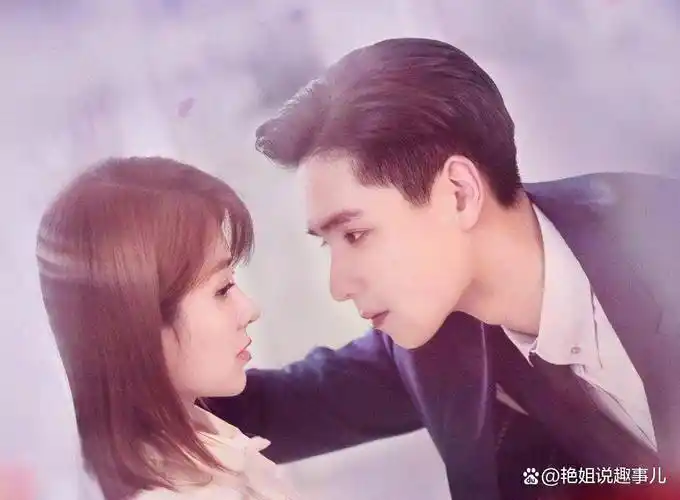 胡一天沙发扑倒乔欣掏腿热吻!网友直呼:这段我也就看了100遍吧