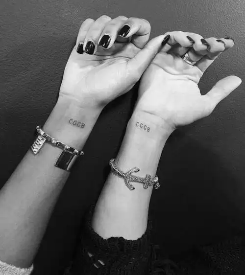 不喜欢一模一样,不如试试纹在不同部位,各有风格▼pattern纹身贴纸