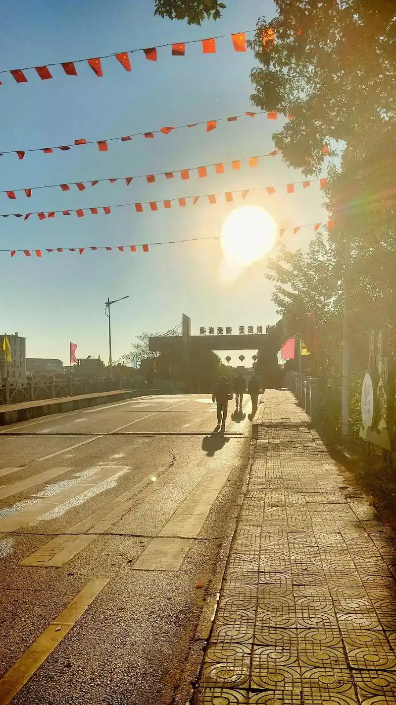 世间路千万条,每条都有起点和终点. 路是自己选的, - 抖音