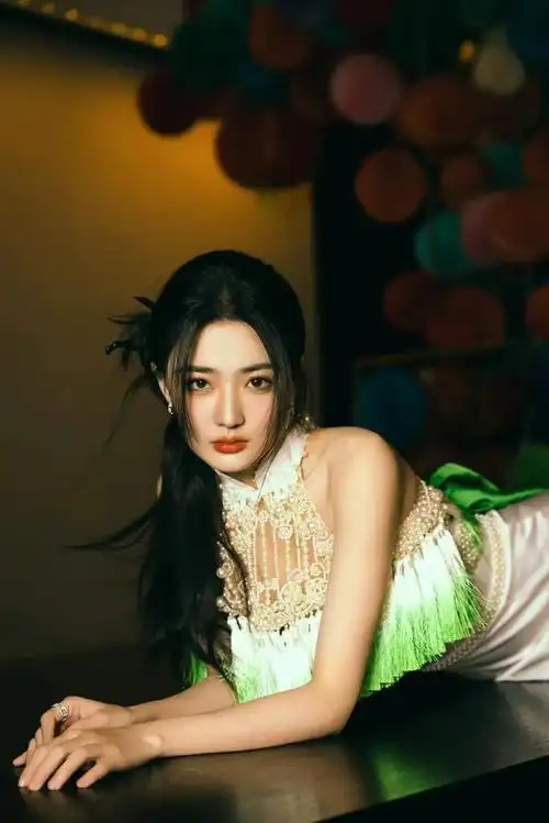 30岁知名女星徐璐恋情疑曝光与小5岁男星一起逛街网友送祝福