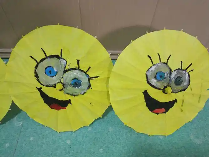 美术延时班油纸伞画《海绵宝宝》