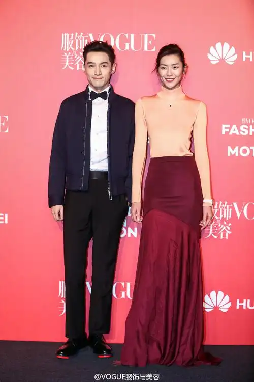 胡歌刘雯同框 一个帅炸了!一个美翻了!