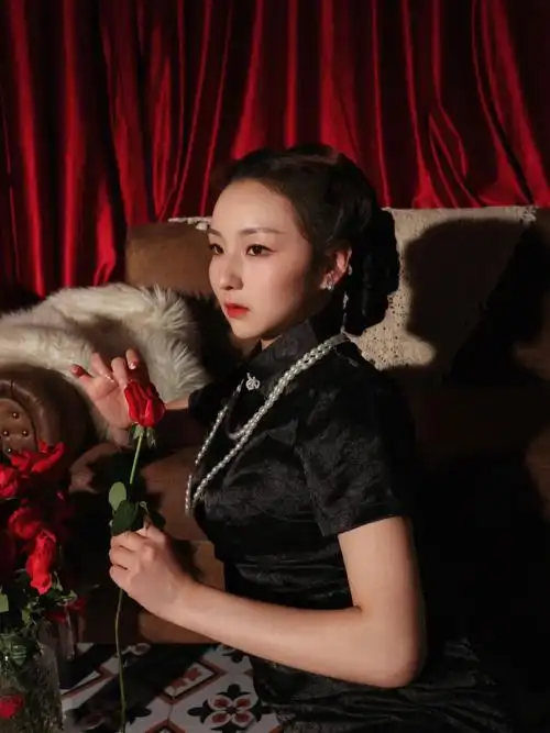 没想到还挺显瘦的就是不知道是第几个姨太太呀#贵阳约拍 #旗袍写真