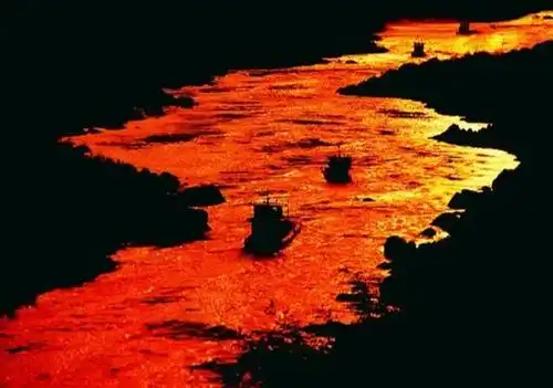 弗吉尼亚〔英〕t·s·艾略特红河,红河,慢慢流淌的热默默无声,没有