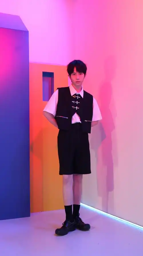 李俊濠超话04#酷狗首唱会#灯光话筒准备就绪,我们一会儿见@李俊濠ri