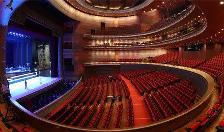 【高雅艺术·新品】北京国家博物馆 国家大剧院半日研学游(美女艺术家